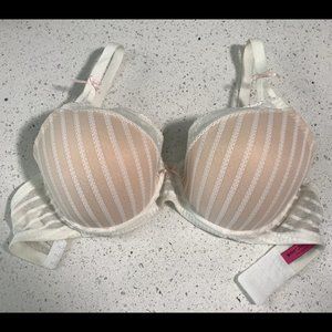 32DD Betsey Johnson Nude/Ivory Lace Bra